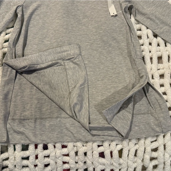 Set of 2 long sleeve Nine West and Amazon Daily Ritual soft Gray and White tees - Picture 5 of 14